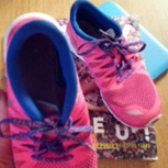 Pink nike running shoes - Picture 3 of 3